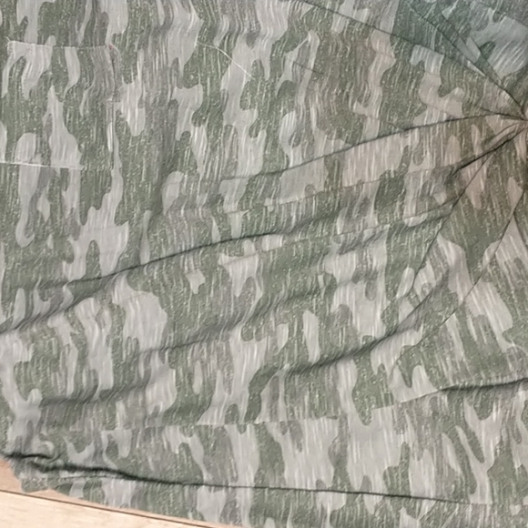 Bobbie Brooks Sz Medium Camo Tank Top - Picture 5 of 13